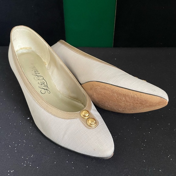 60’s Linen Texture Warm gray and champagne Heels - Picture 5 of 5